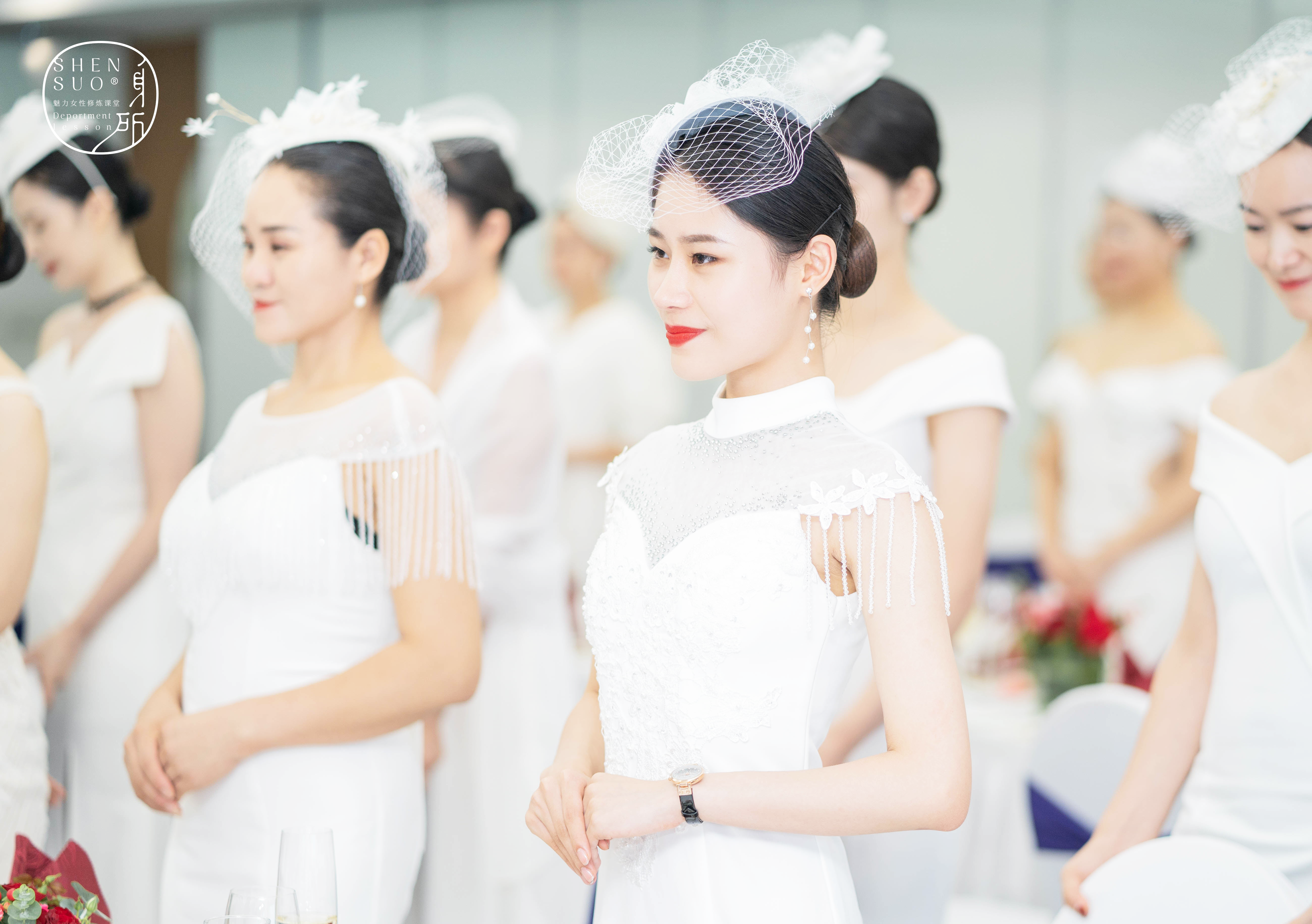 李京蔓|导十五最小的学员，19岁活成了别人羡慕的模样，也收获了美丽事业(图5)